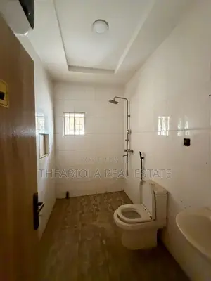 5bdrm Townhouse / Terrace in Guzape, Abuja for rent