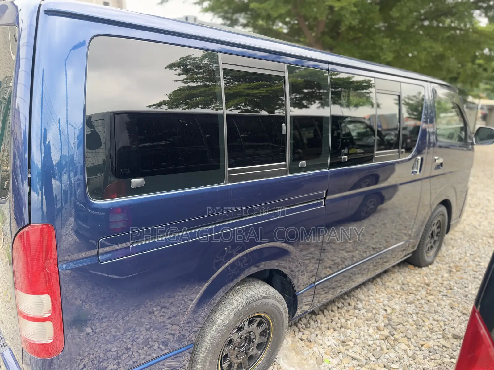 Toyota HiAce 2012 Blue