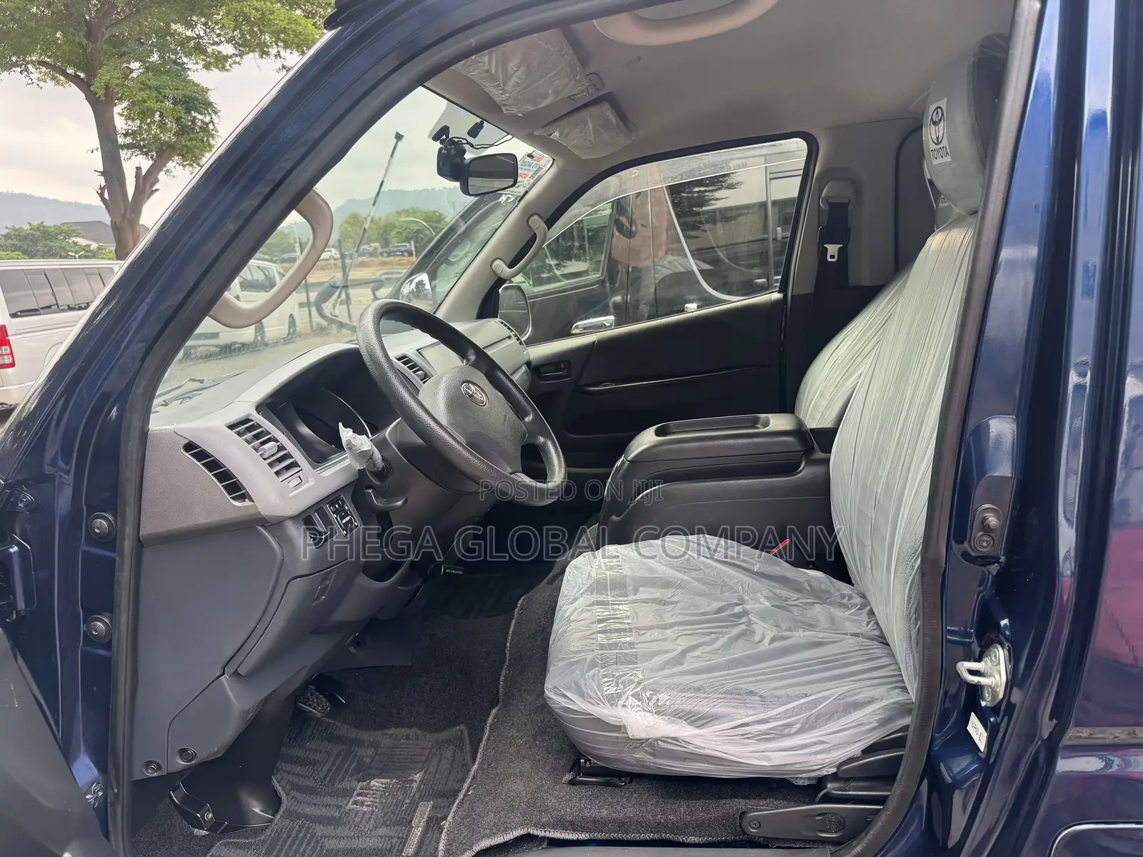 Toyota HiAce 2012 Blue