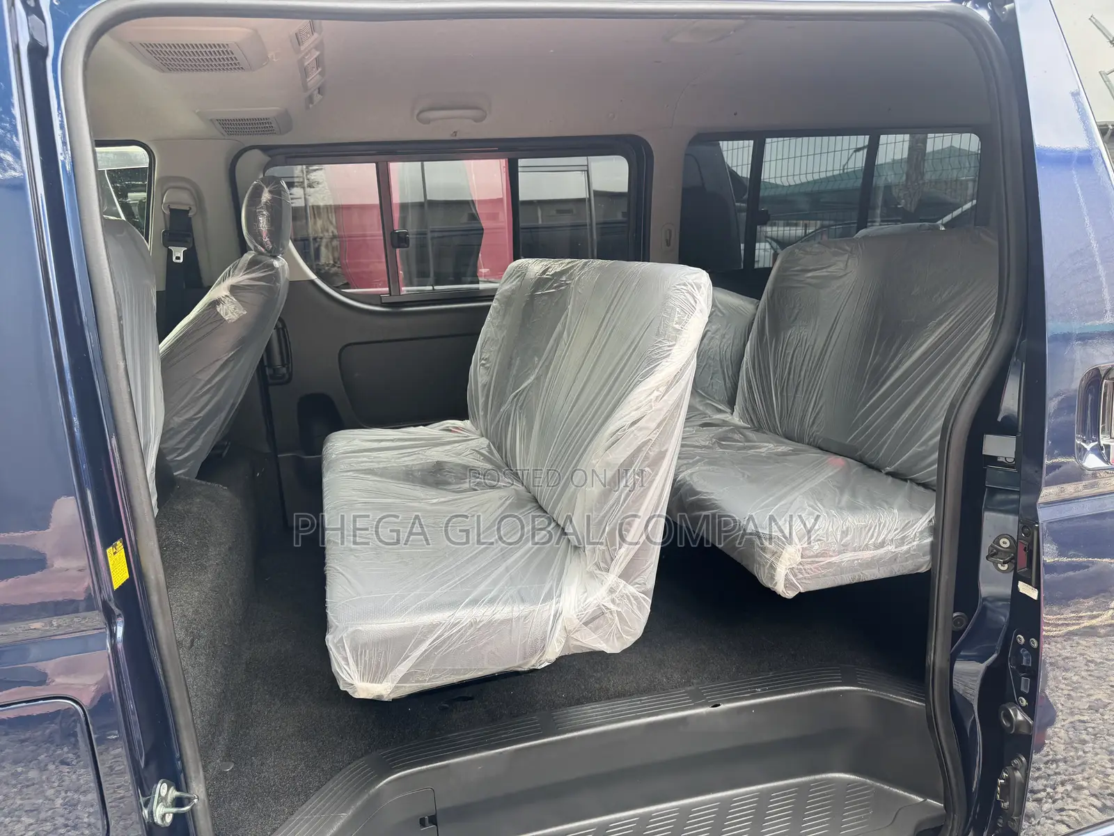 Toyota HiAce 2012 Blue