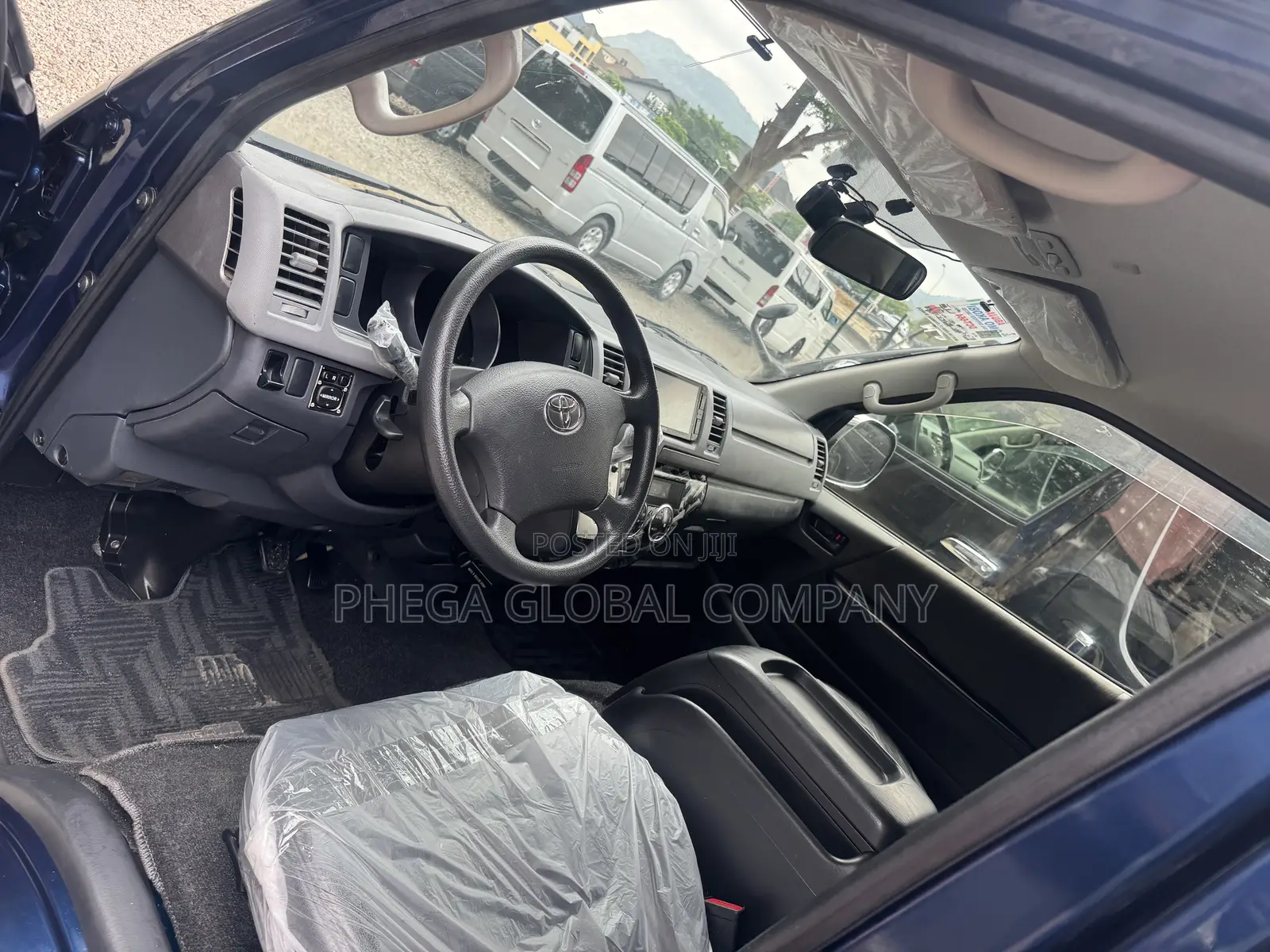 Toyota HiAce 2012 Blue