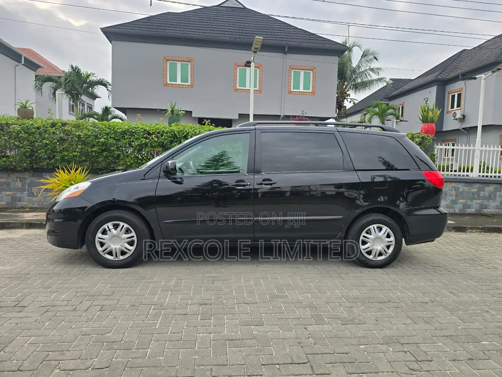 Toyota Sienna LE 2009 Black