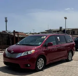 Toyota Sienna 2012 Red
