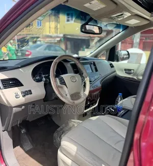 Toyota Sienna 2012 Red