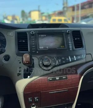 Toyota Sienna 2012 Red