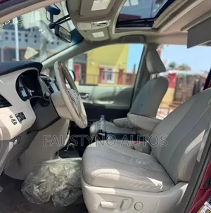 Toyota Sienna 2012 Red