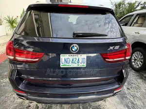 BMW X5 xDrive50i 4dr SUV AWD (4.4L 8cyl Turbo 8A) 2015 Blue