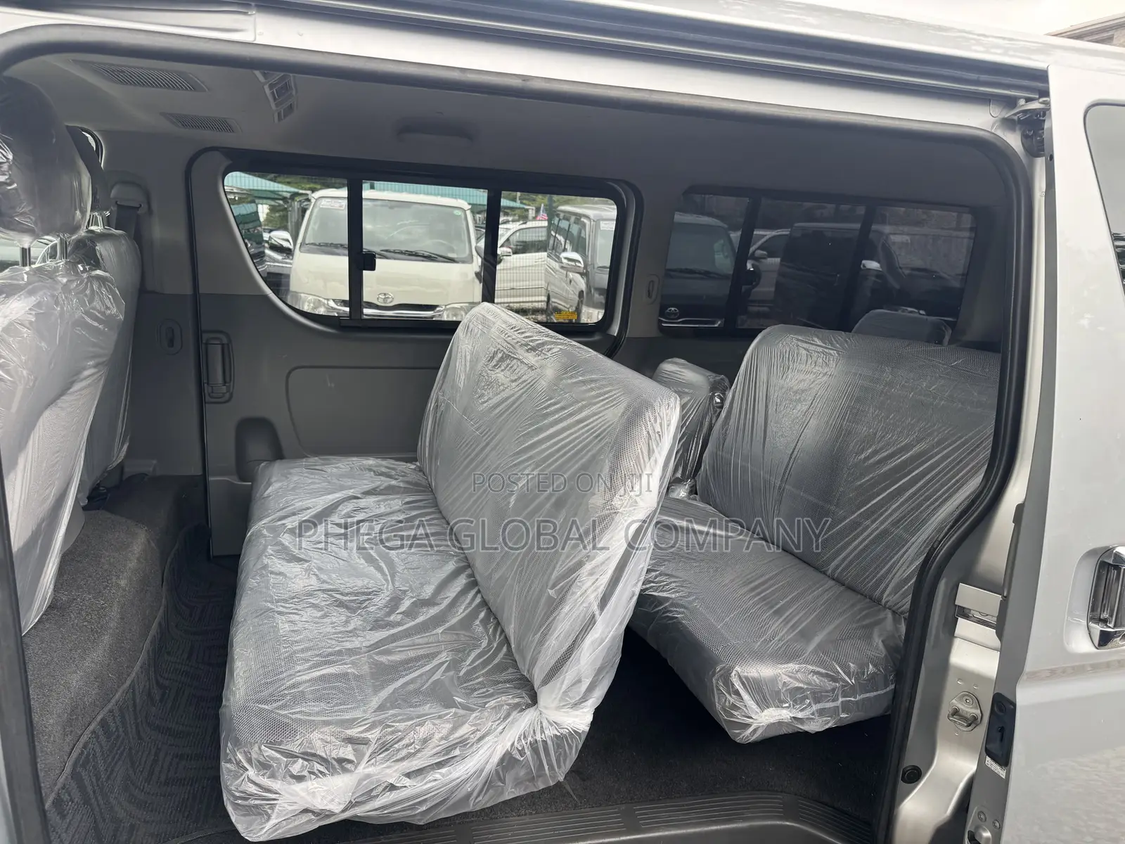 Toyota HiAce 2010 Silver