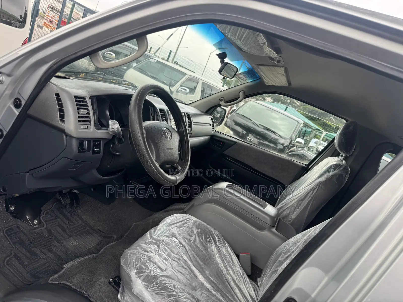 Toyota HiAce 2010 Silver