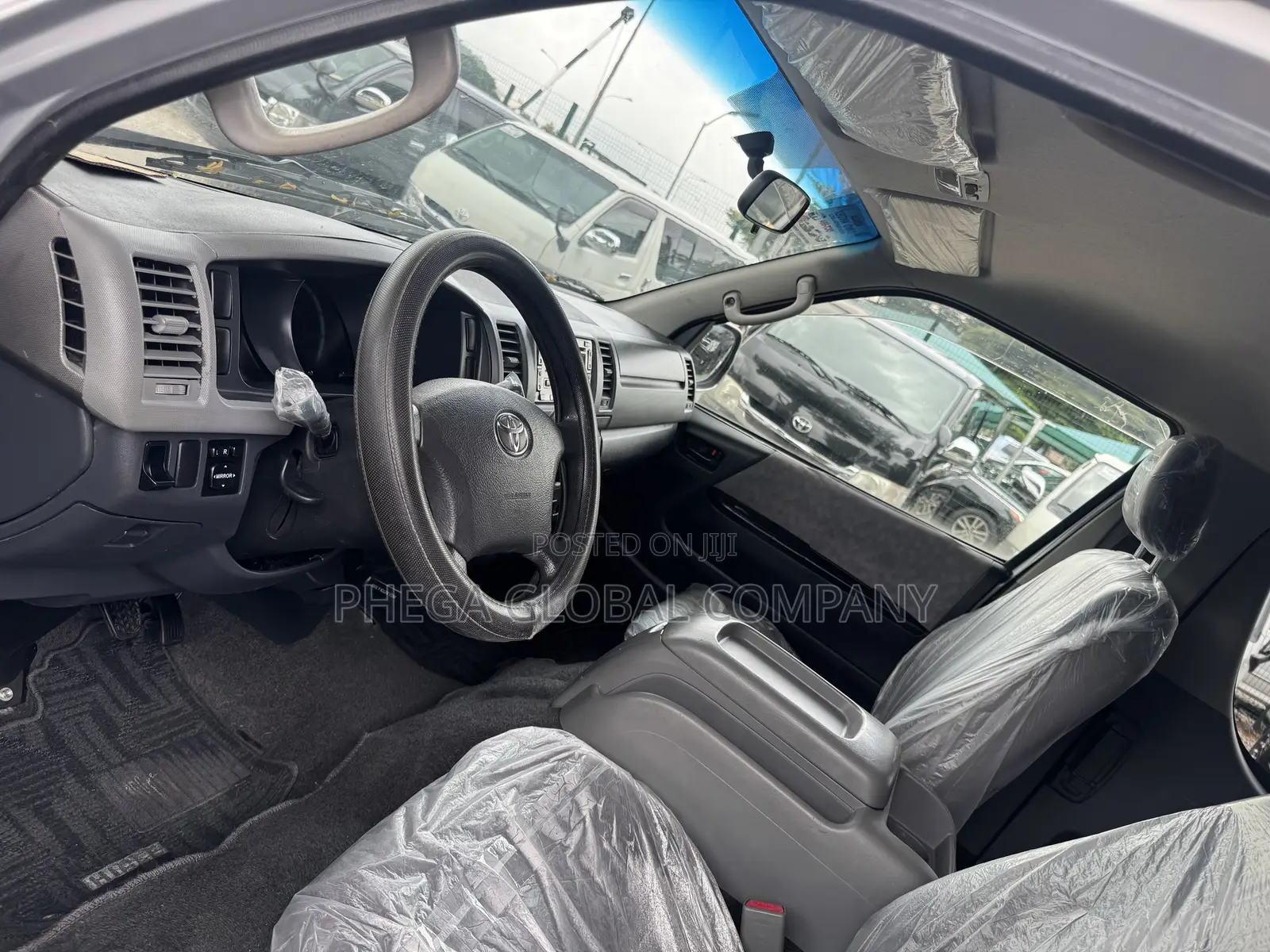 Toyota HiAce 2010 Silver