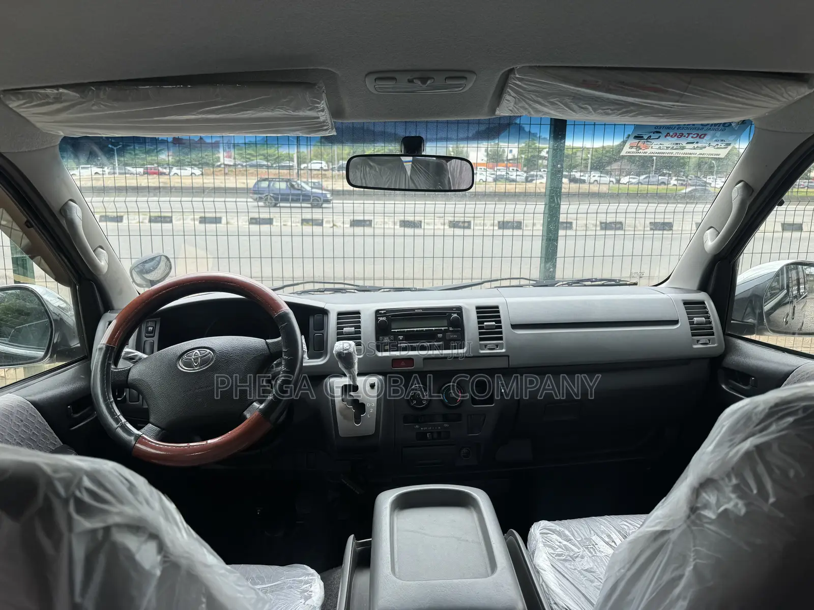 Toyota HiAce 2010 Black