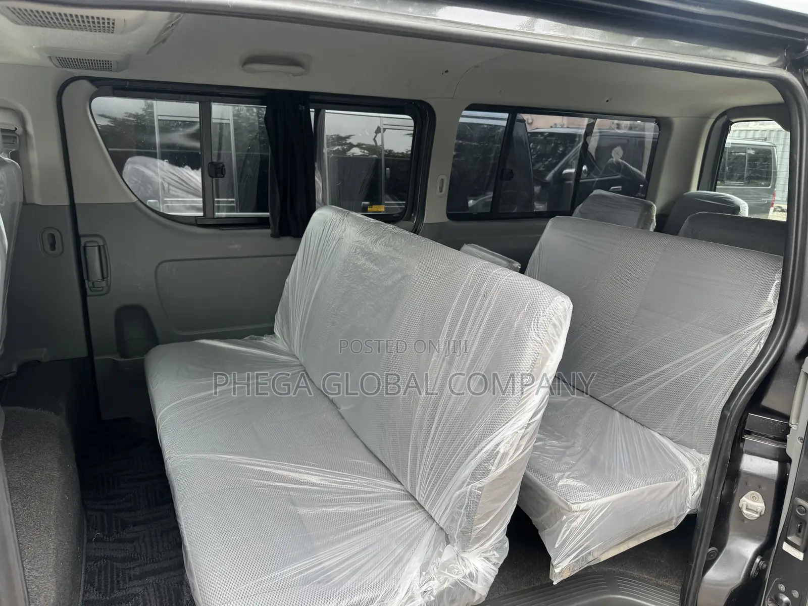 Toyota HiAce 2010 Black
