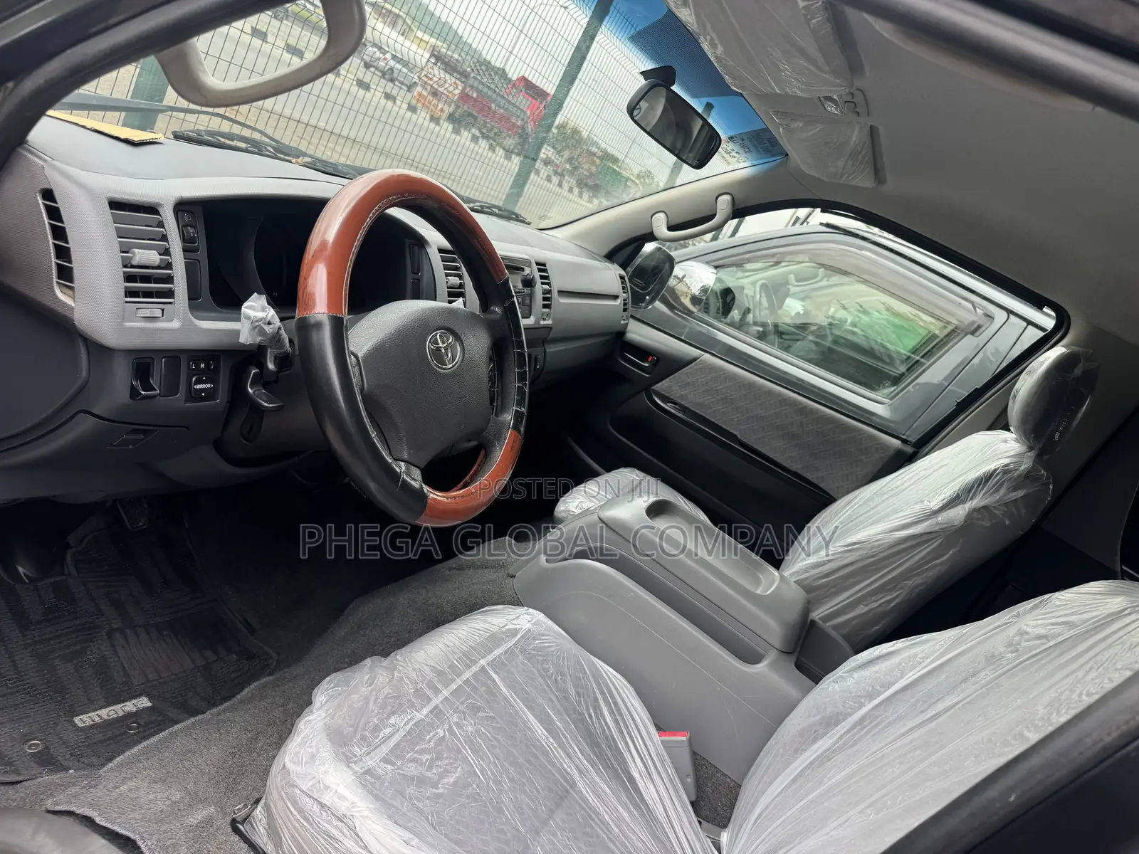 Toyota HiAce 2010 Black