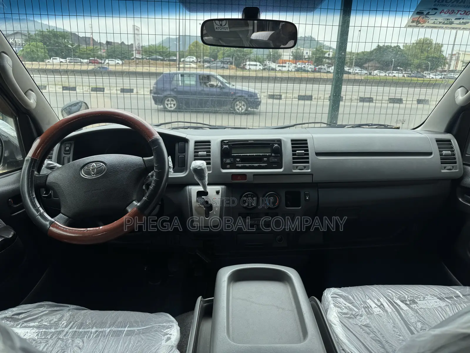 Toyota HiAce 2010 Black