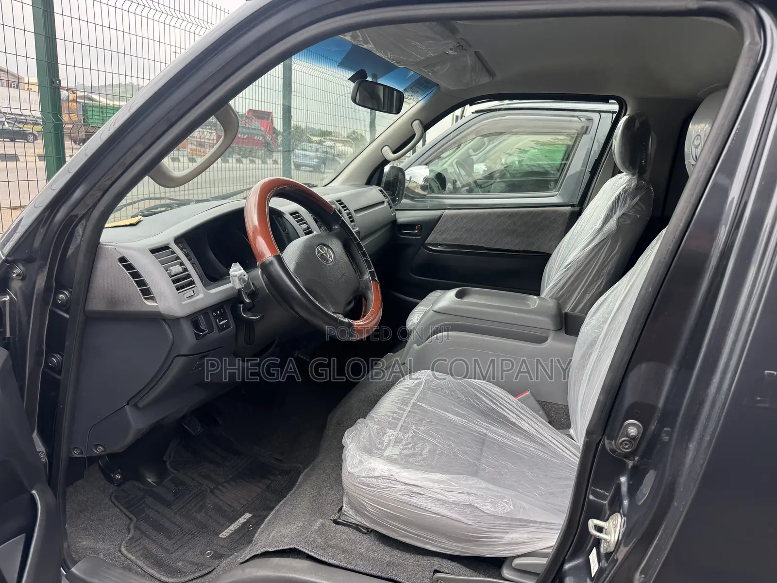 Toyota HiAce 2010 Black