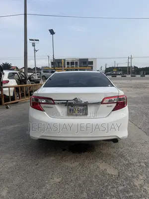 Toyota Camry XLE 4dr Sedan (2.5L 4cyl 6A) 2014 White