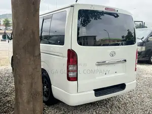Toyota HiAce 2010 White