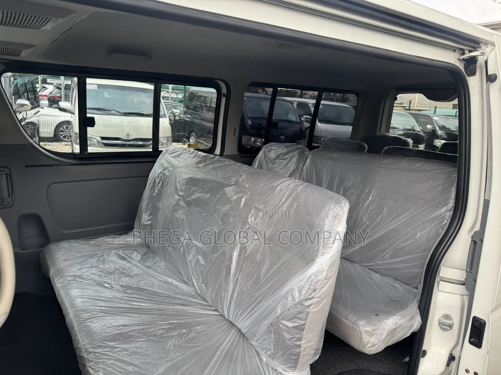 Toyota HiAce 2010 White