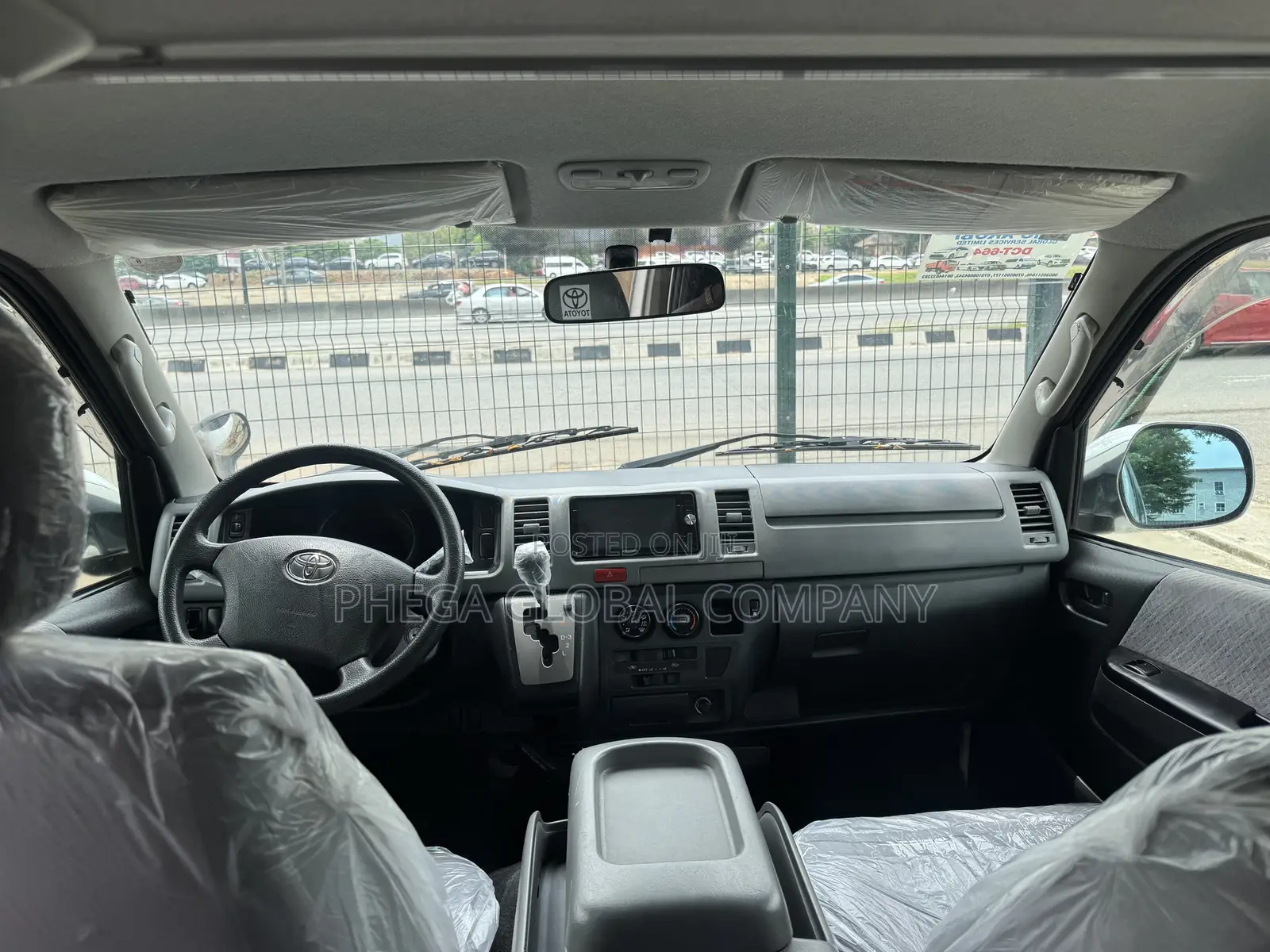 Toyota HiAce 2010 White