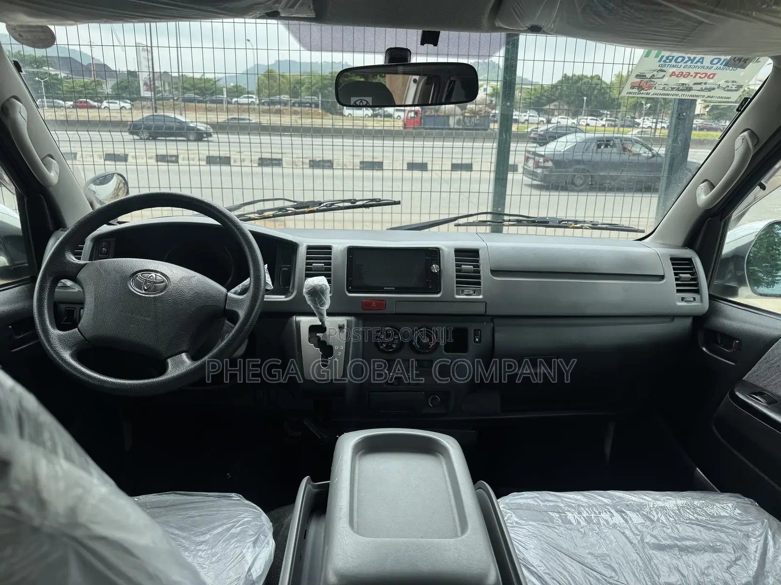 Toyota HiAce 2010 White