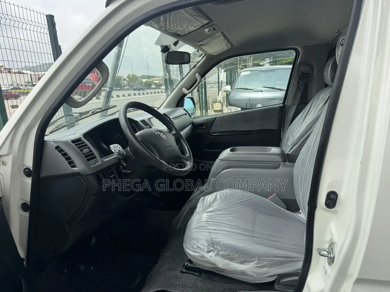 Toyota HiAce 2010 White