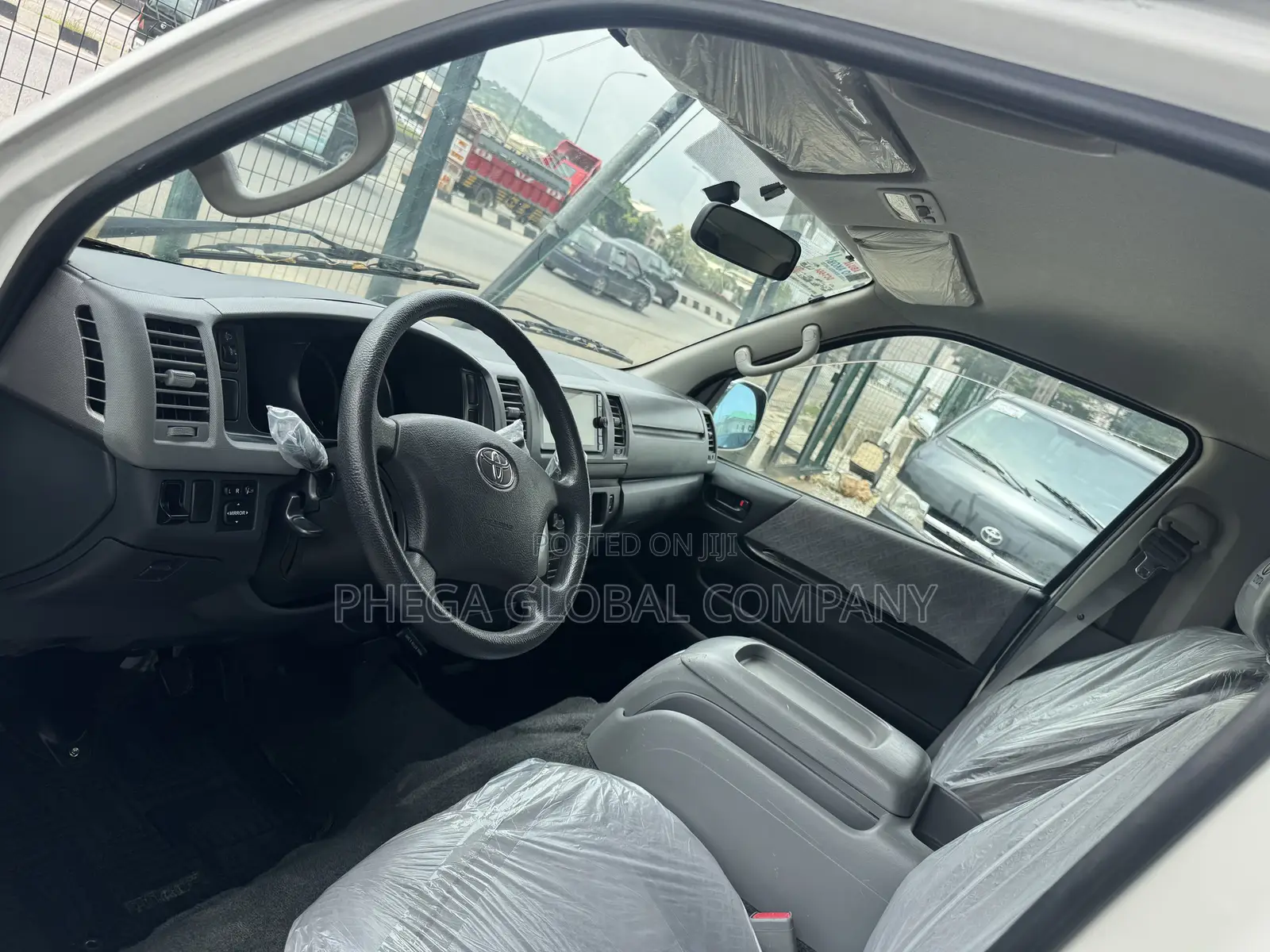 Toyota HiAce 2010 White