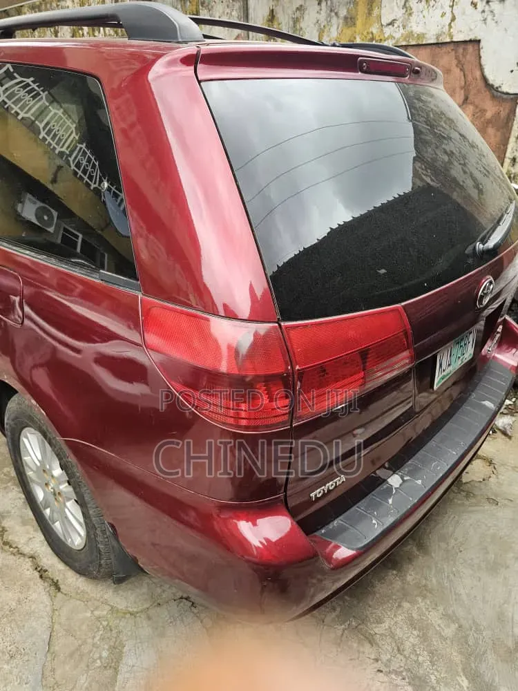 Toyota Sienna 2004
