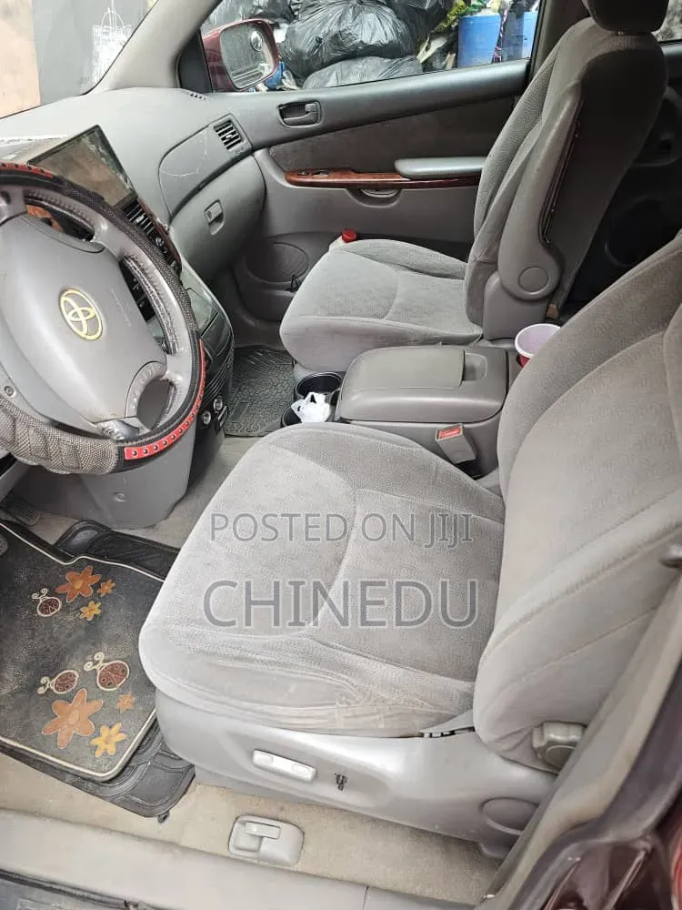 Toyota Sienna 2004