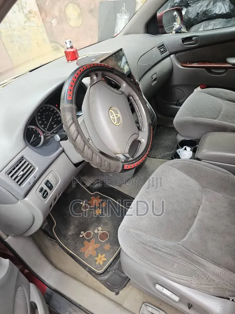 Toyota Sienna 2004