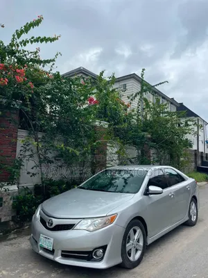 Toyota Camry SE 4dr Sedan (2.5L 4cyl 6A) 2014 Silver