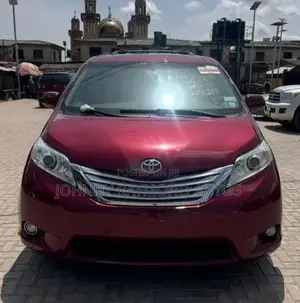 Toyota Sienna 2012 Burgundy