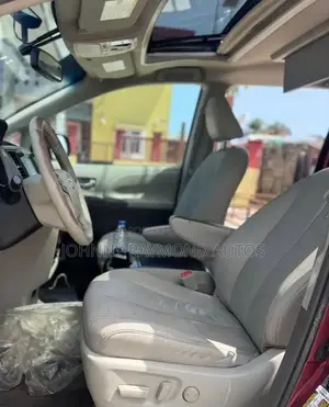 Toyota Sienna 2012 Burgundy