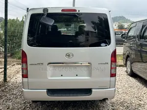 Toyota HiAce 2010 Silver