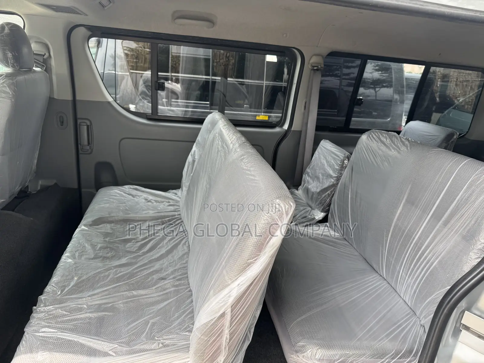 Toyota HiAce 2010 Silver