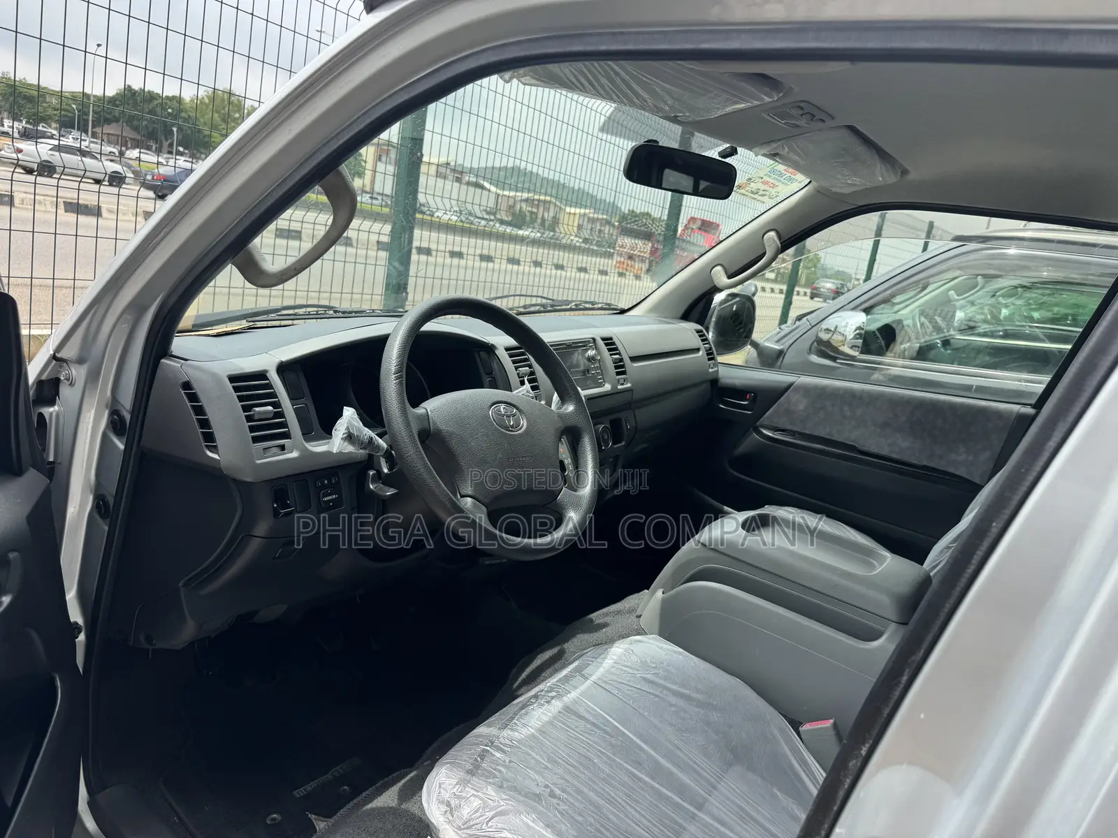 Toyota HiAce 2010 Silver