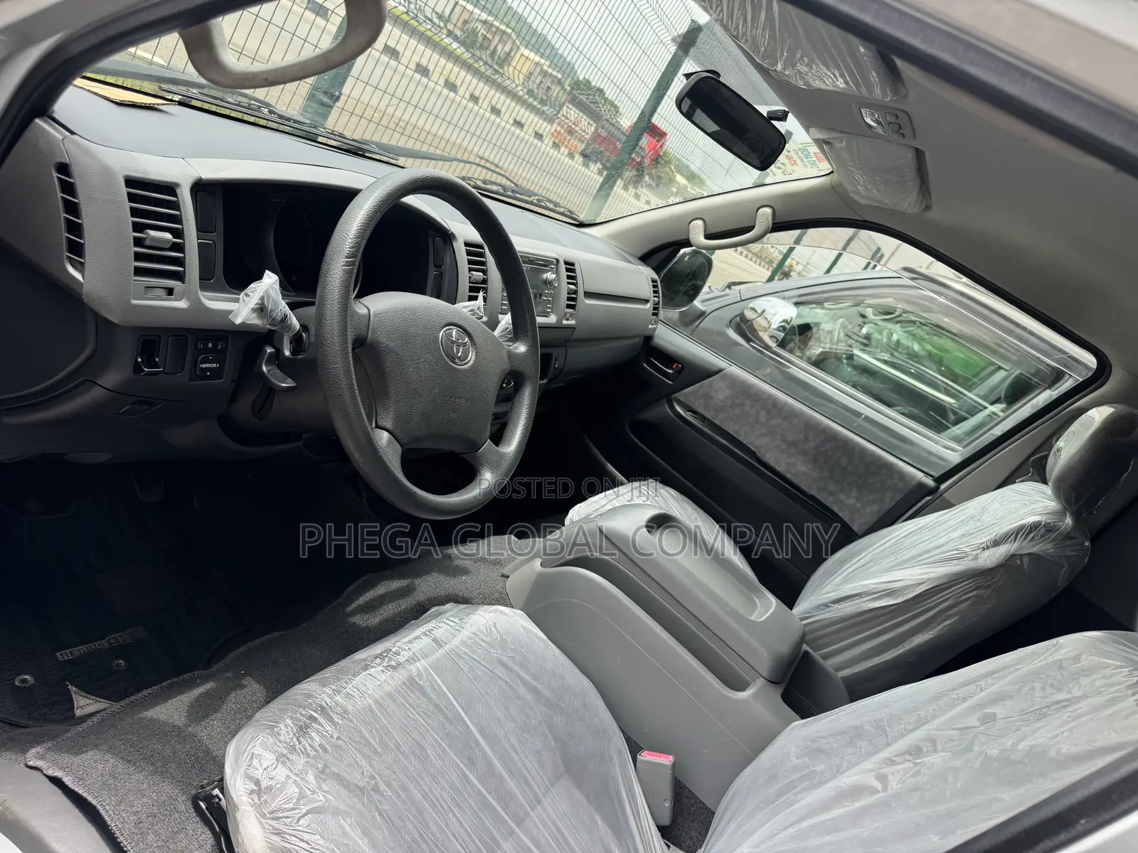 Toyota HiAce 2010 Silver