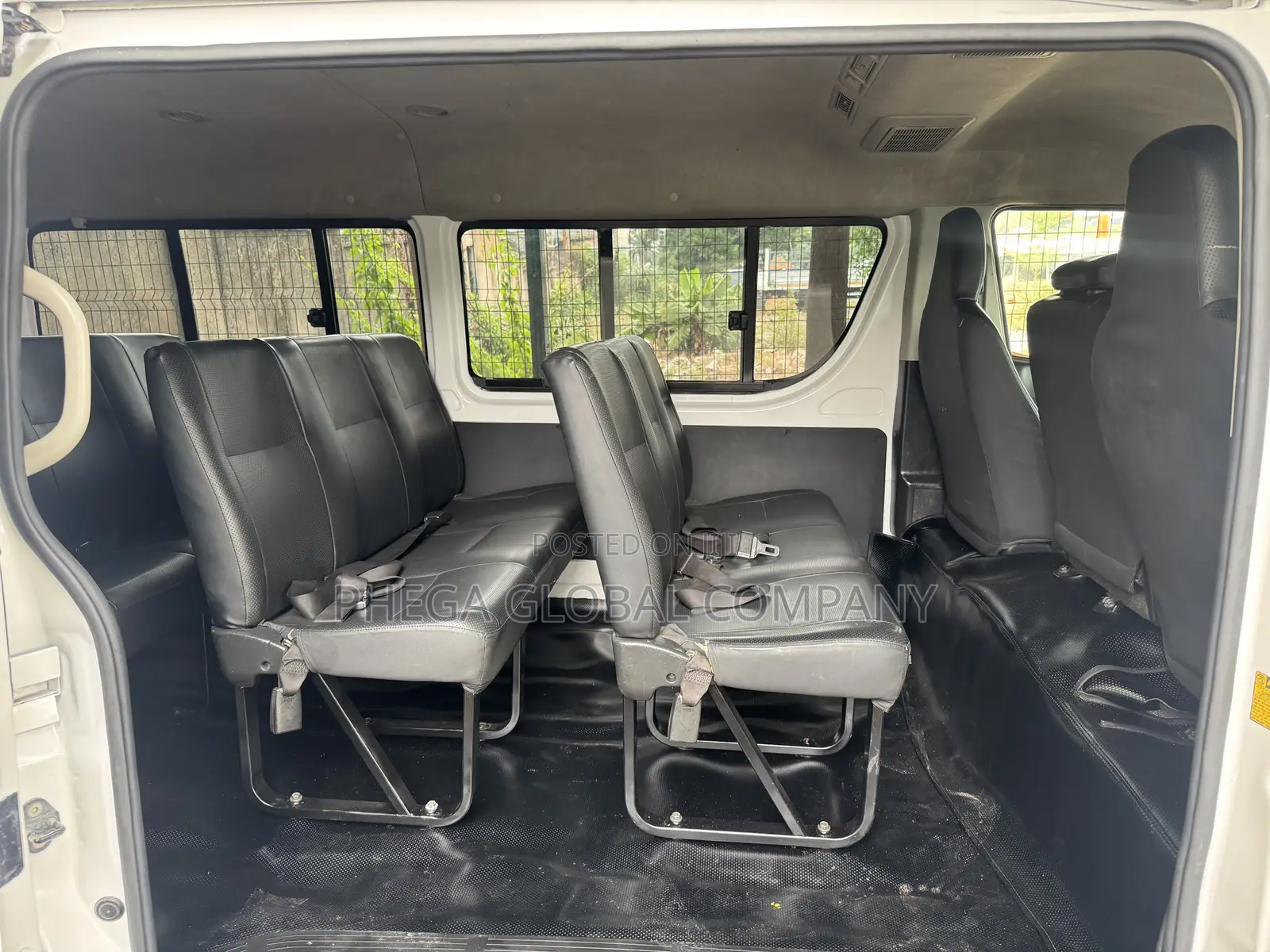 Toyota HiAce 2010 White