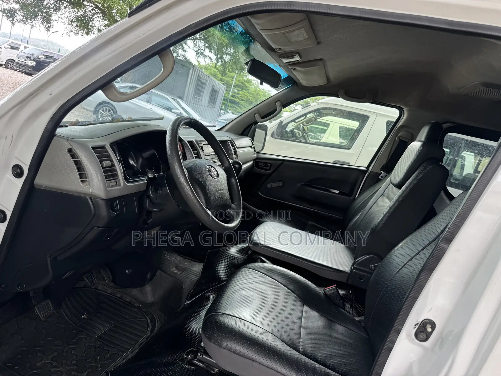 Toyota HiAce 2010 White