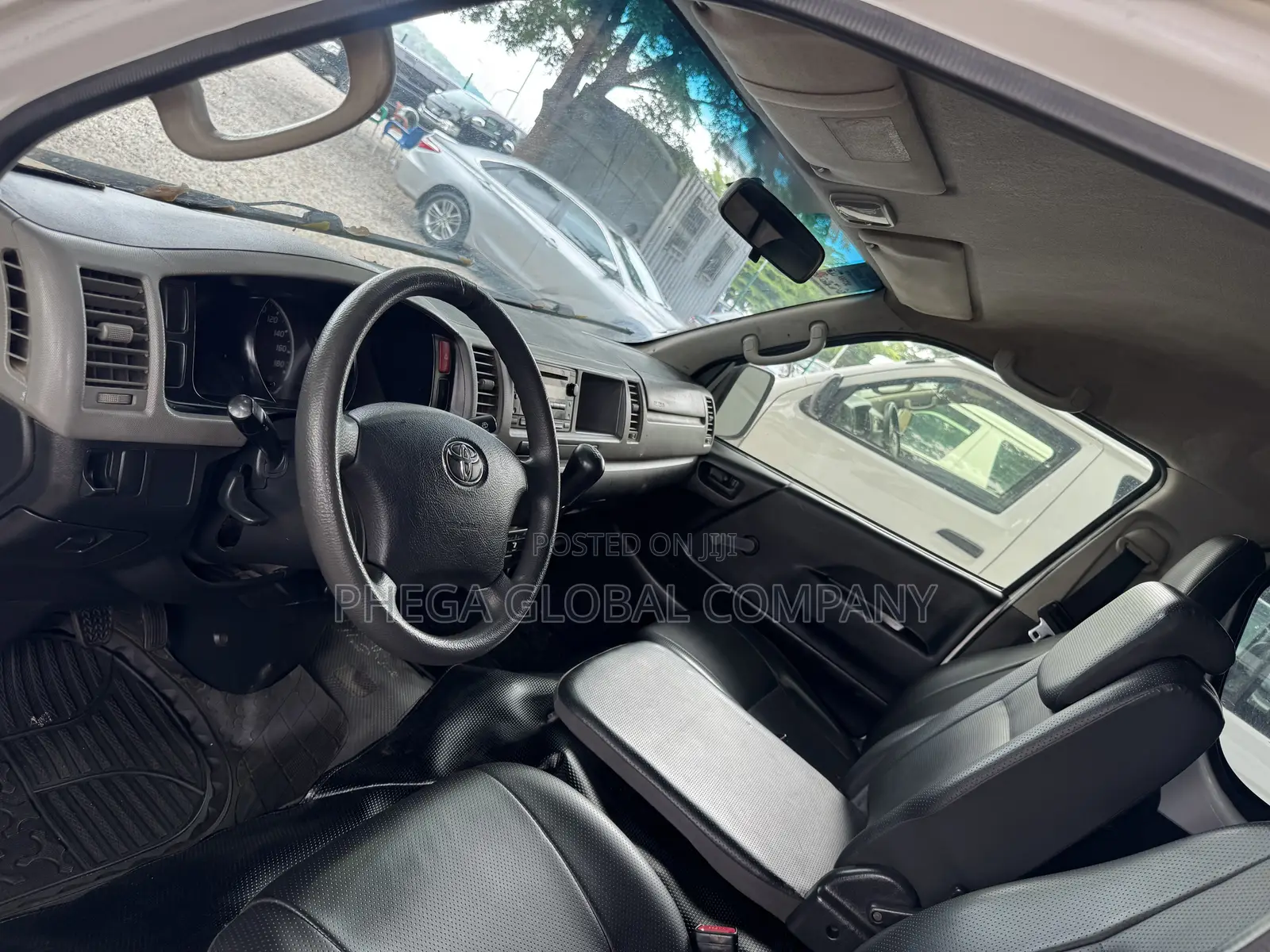 Toyota HiAce 2010 White