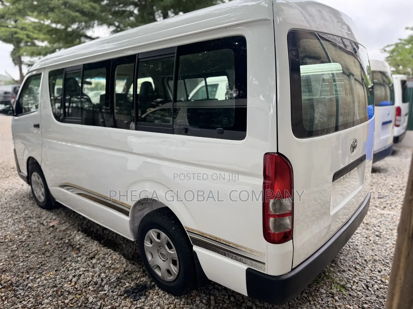 Toyota HiAce 2013 White