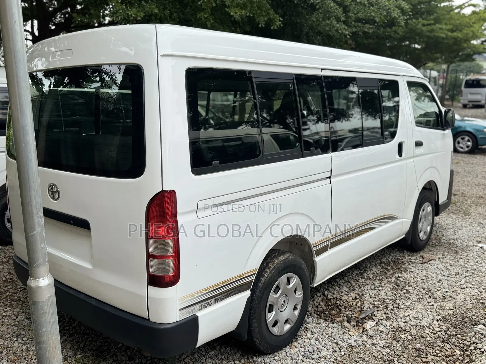 Toyota HiAce 2013 White