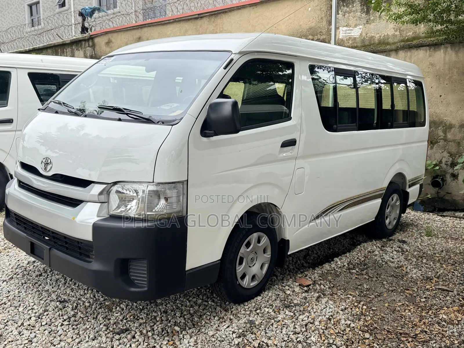 Toyota HiAce 2013 White
