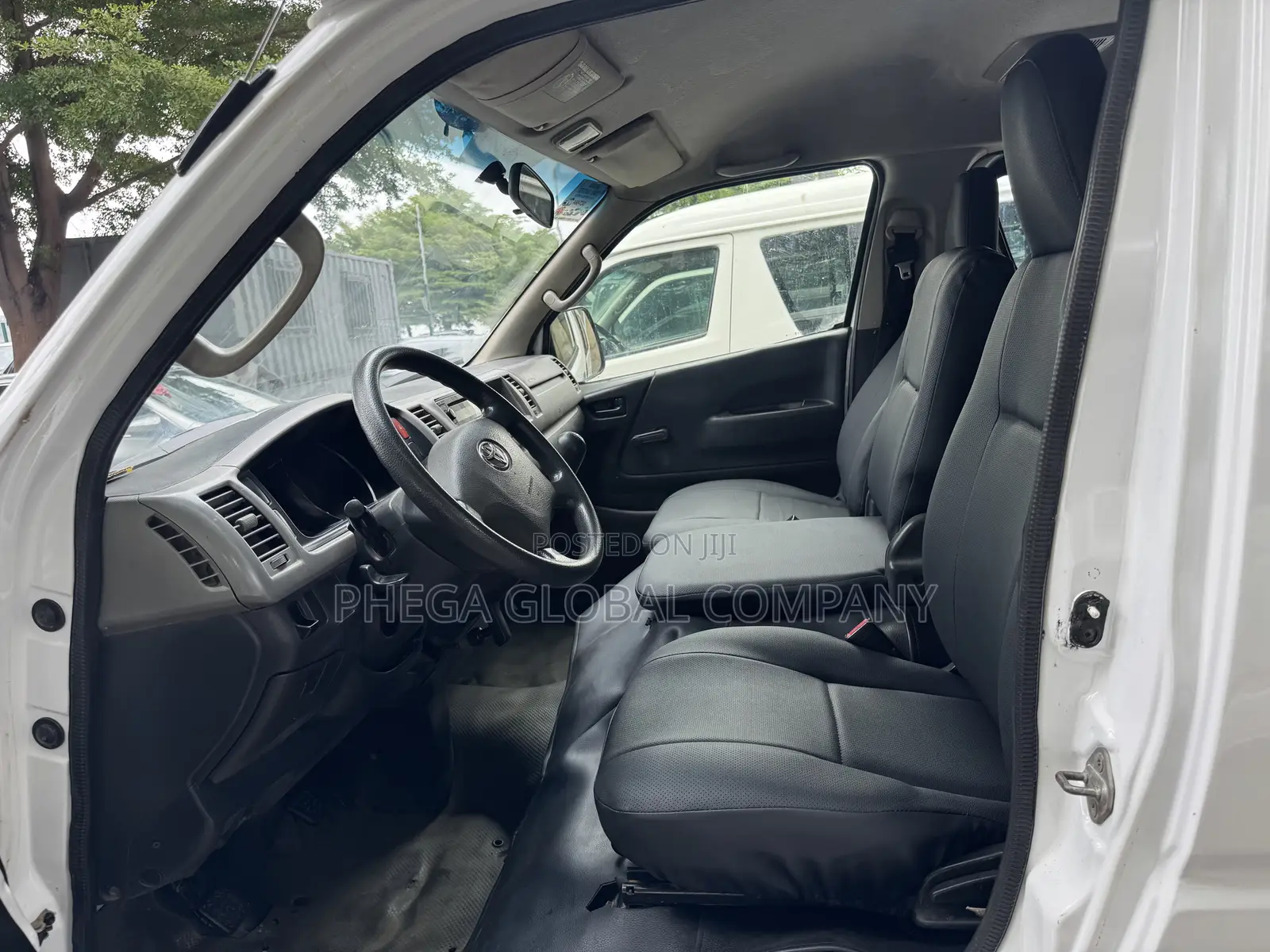 Toyota HiAce 2013 White