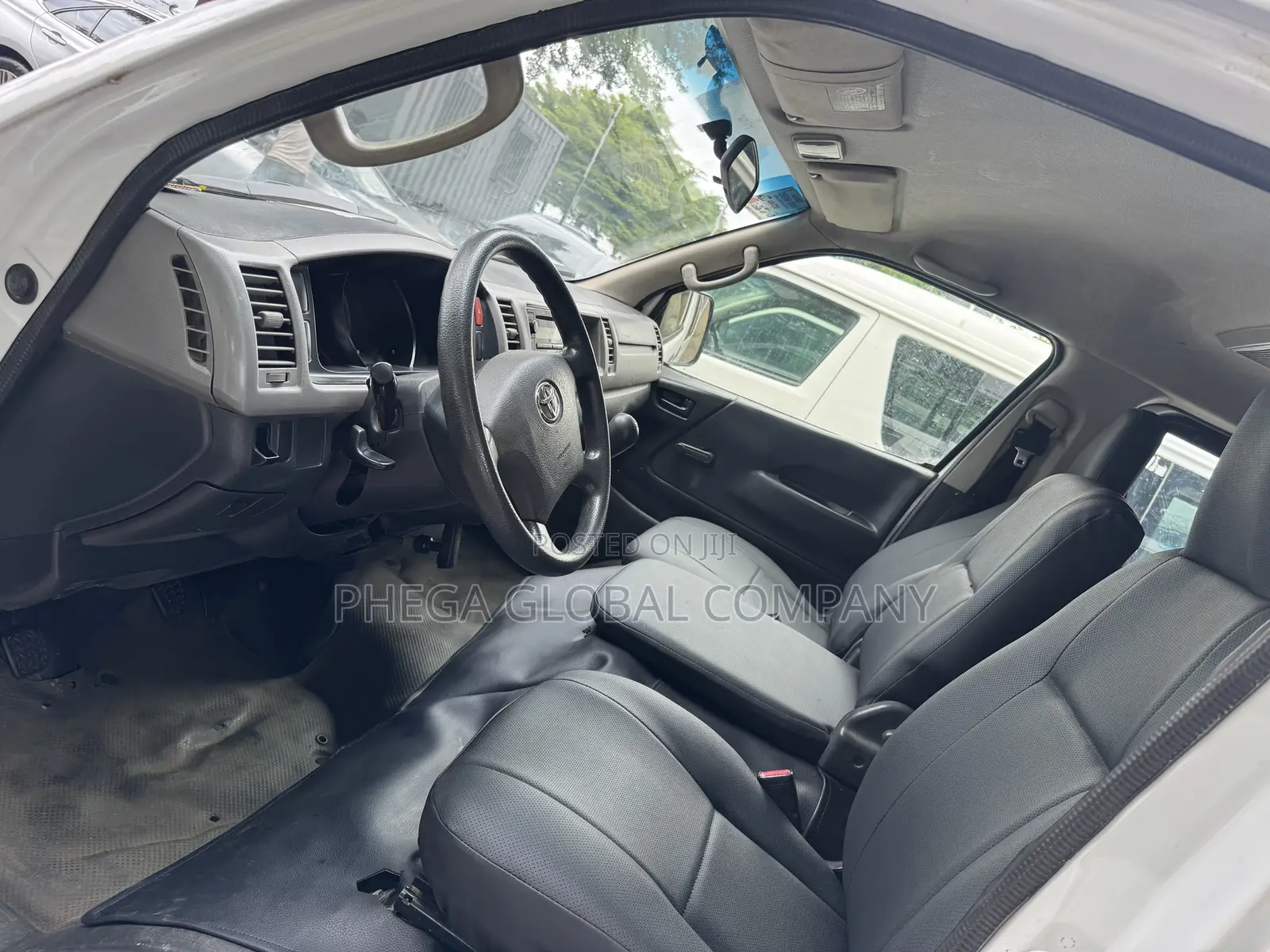 Toyota HiAce 2013 White