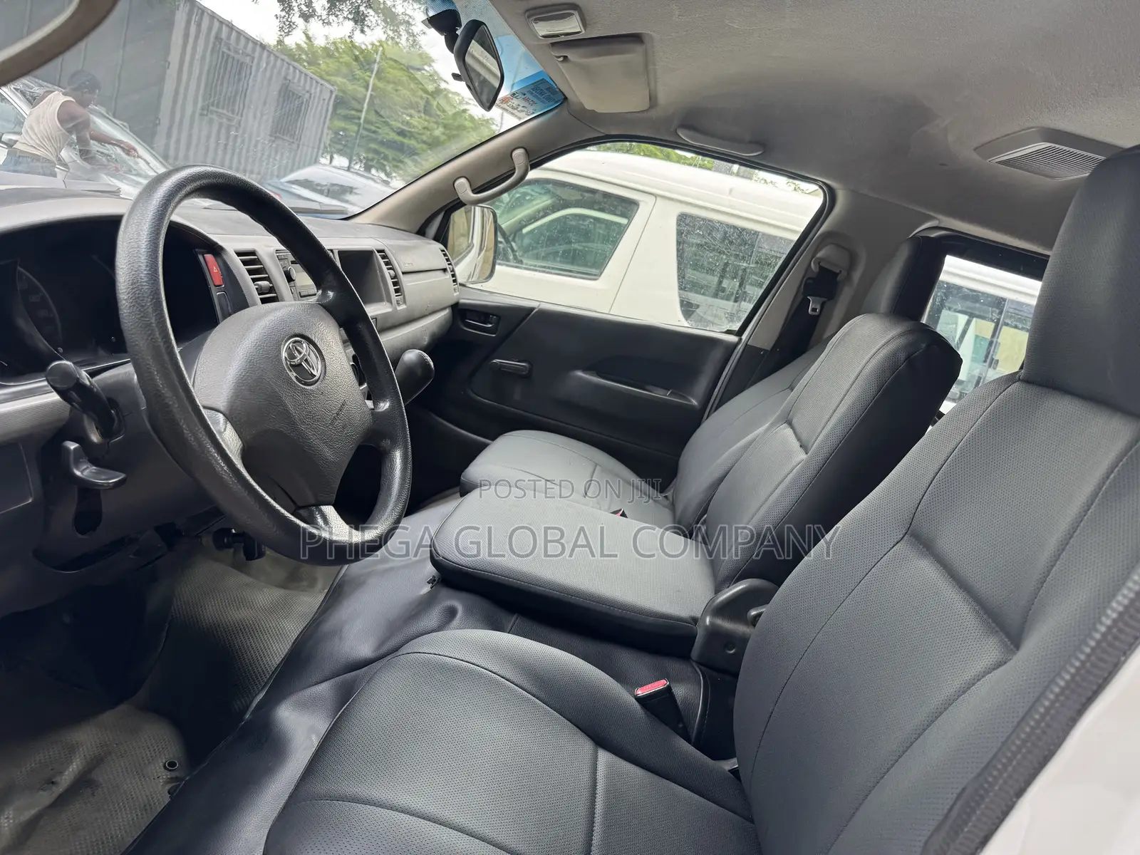 Toyota HiAce 2013 White