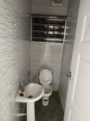 4bdrm Bungalow in Dss Quarters, Idishin for rent