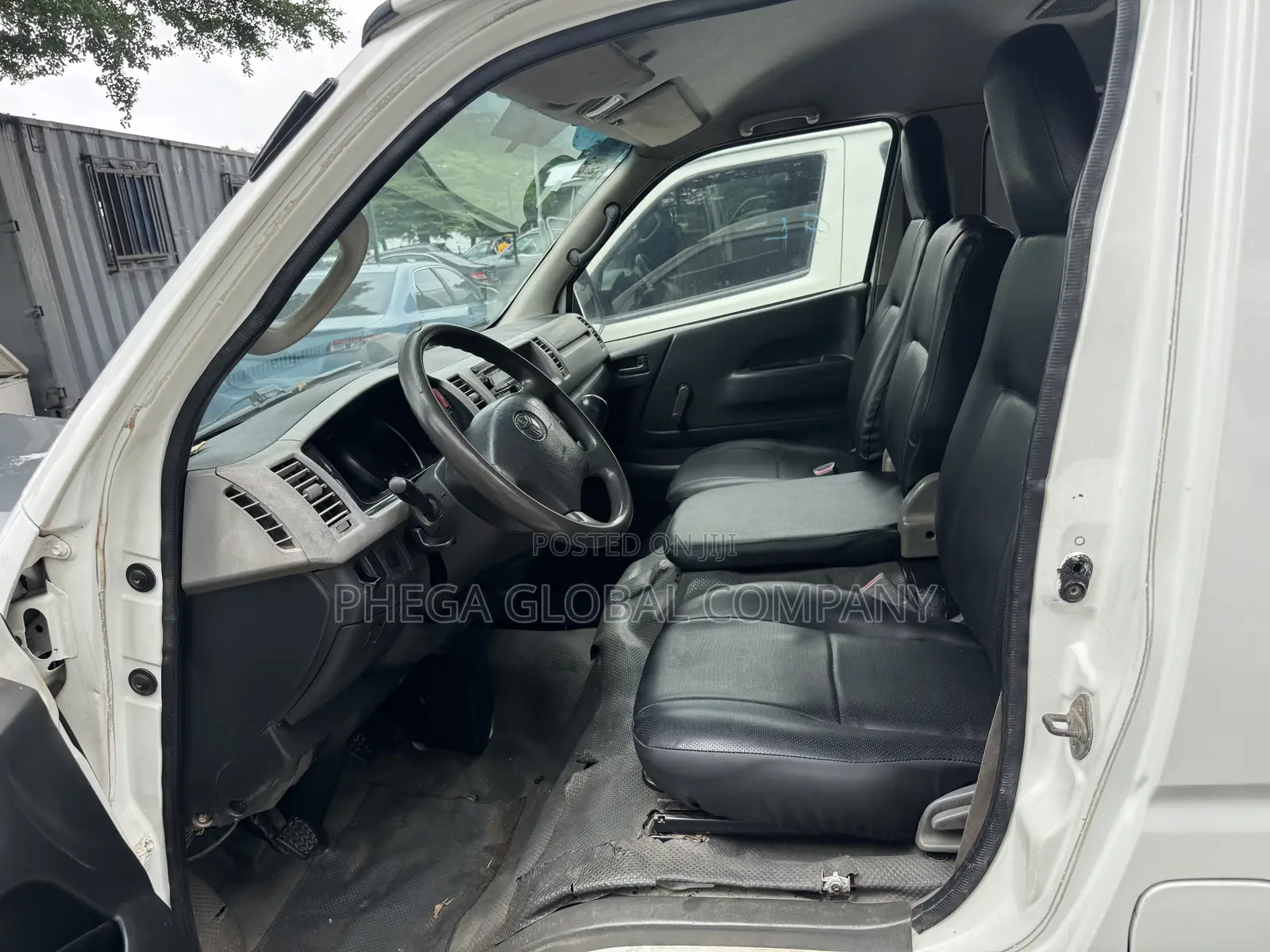 Toyota HiAce 2012 White