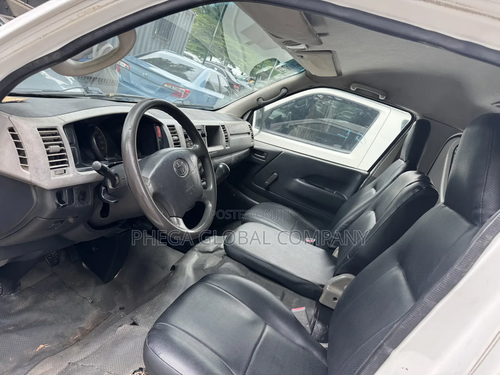 Toyota HiAce 2012 White