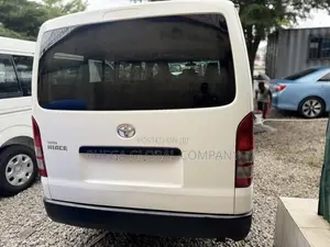 Toyota HiAce 2010 White