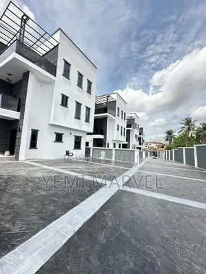 5bdrm Duplex in Old Bodija Estate, for sale